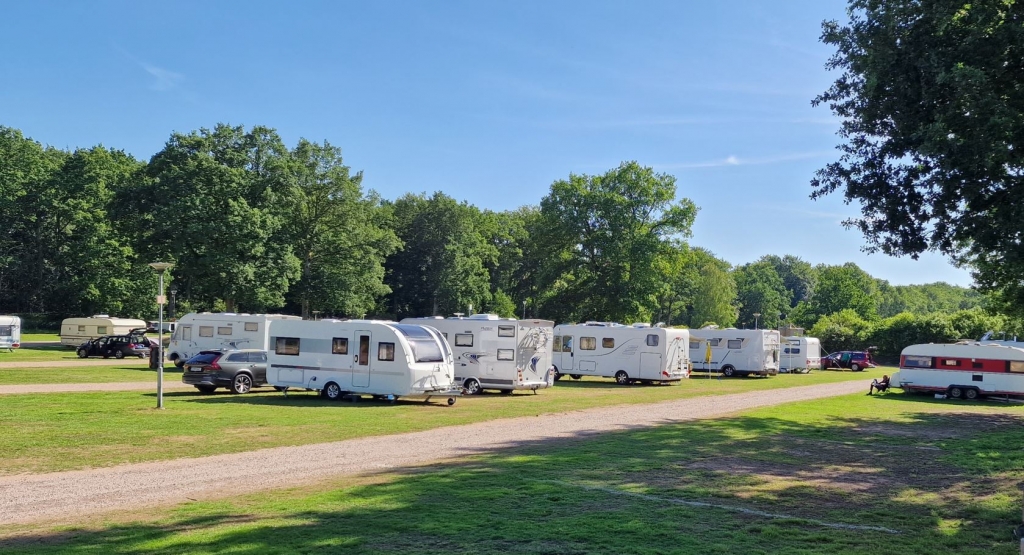 Husbilsplatser och ställplatser på Grottbyn camping