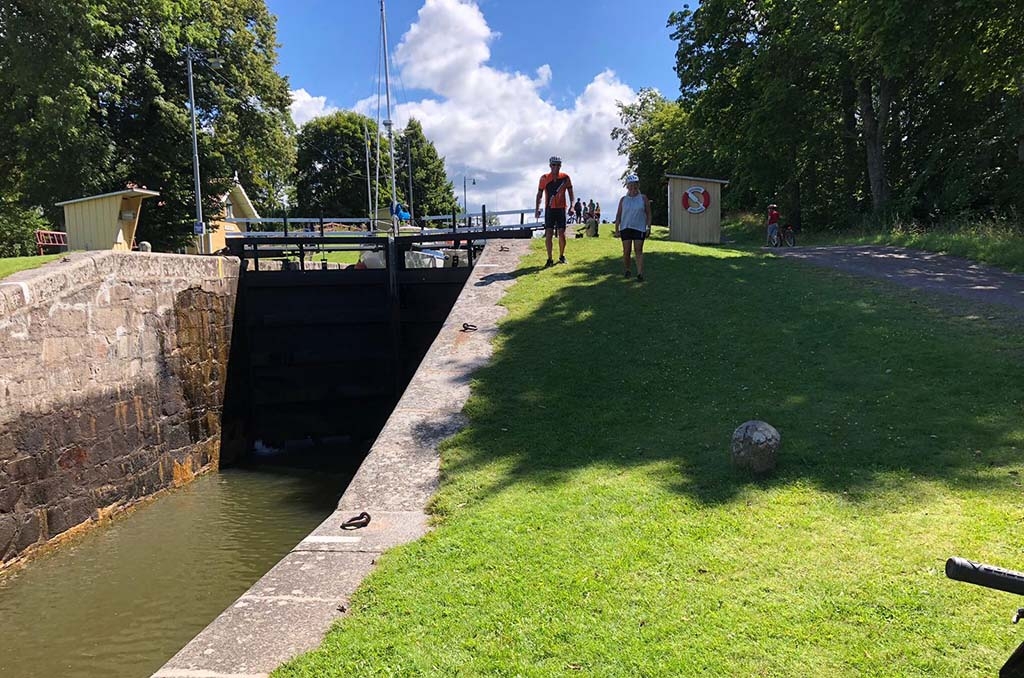 Göta kanal med husbil. 